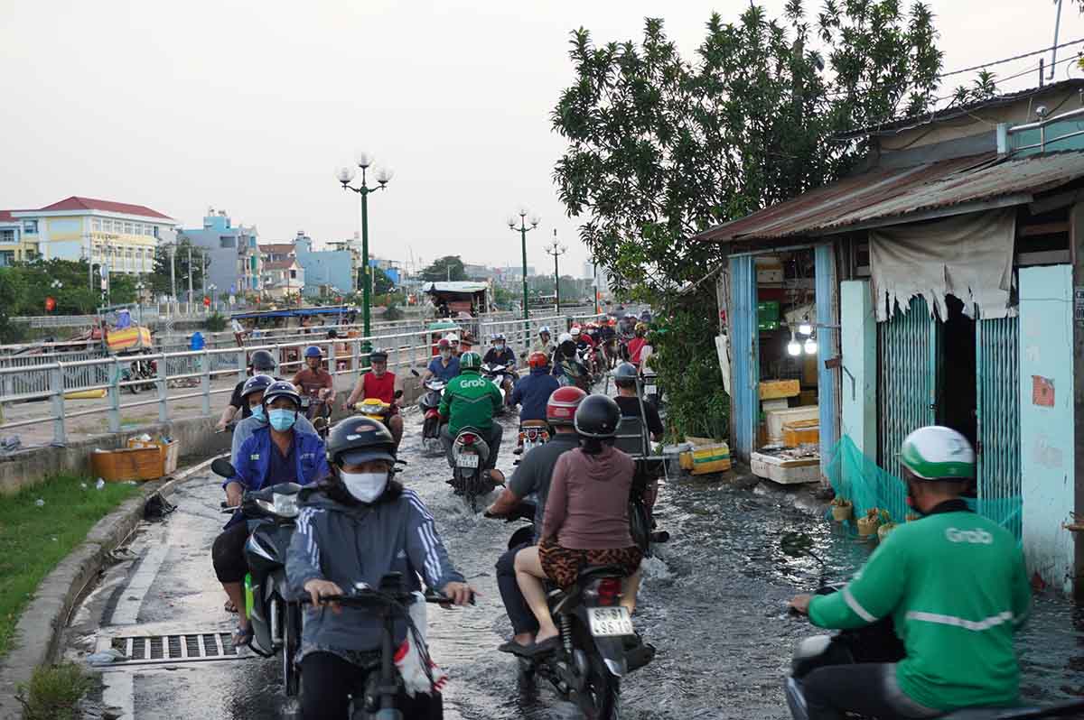 Nhung ho dan tai khu vuc ngap ung deu mong chinh quyen dia phuong som co cach khac phuc. Anh: Nhu Quynh