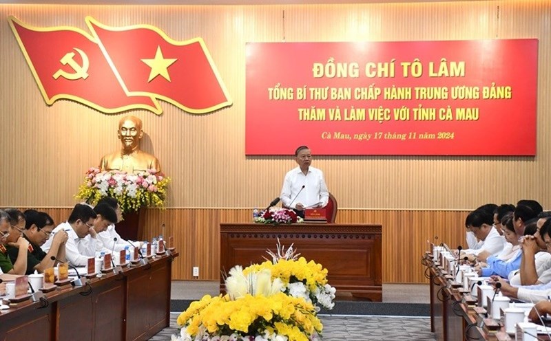 General Secretary To Lam and members of the delegation at the working session with the Standing Committee of the Ca Mau Provincial Party Committee. Photo: Ca Mau Electronic Information Portal