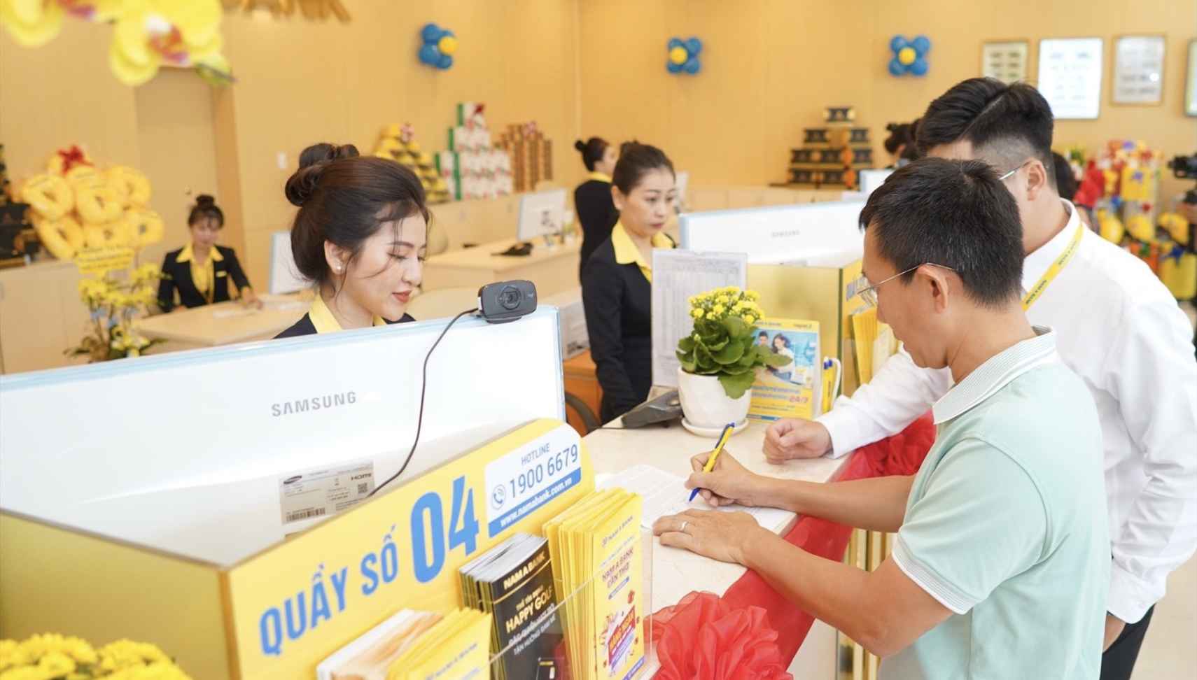 New interest rate of Nam A Bank, deposit 5 billion VND, interest 590 million VND. Photo: NAB.