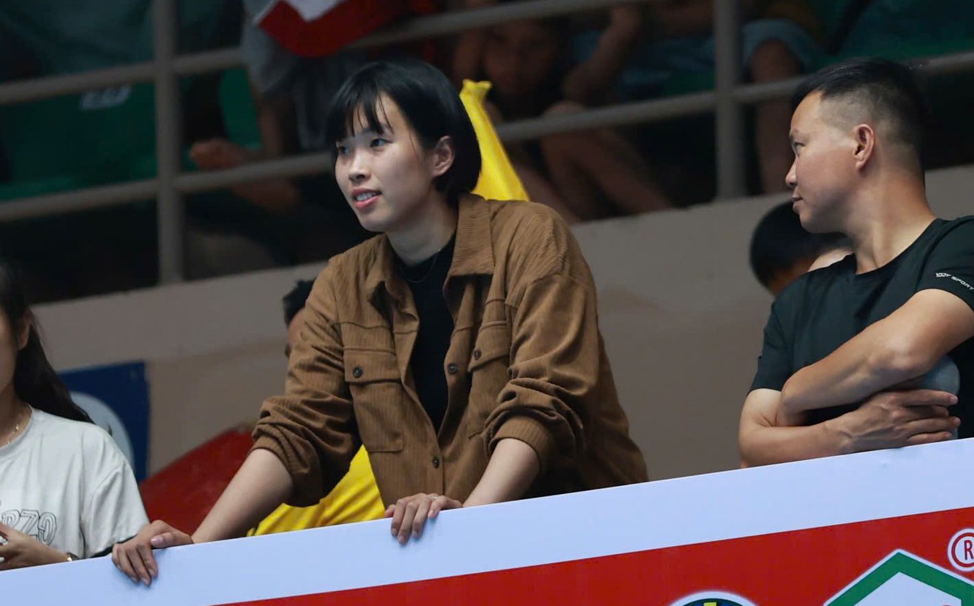 Striker Tran Thi Thanh Thuy in the stands of Lao Cai Provincial Gymnasium. Photo: Hoang Anh