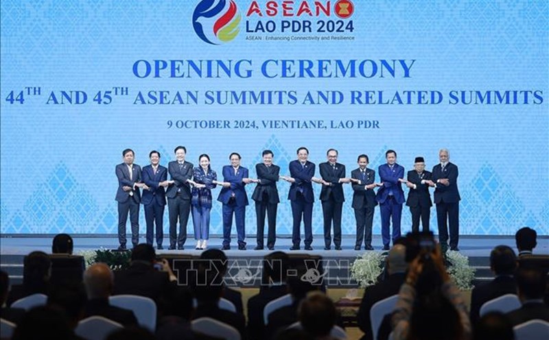 Prime Minister Pham Minh Chinh and heads of delegations pose for a group photo at the opening session of the 44th ASEAN Summit. Photo: Duong Giang/VNA
