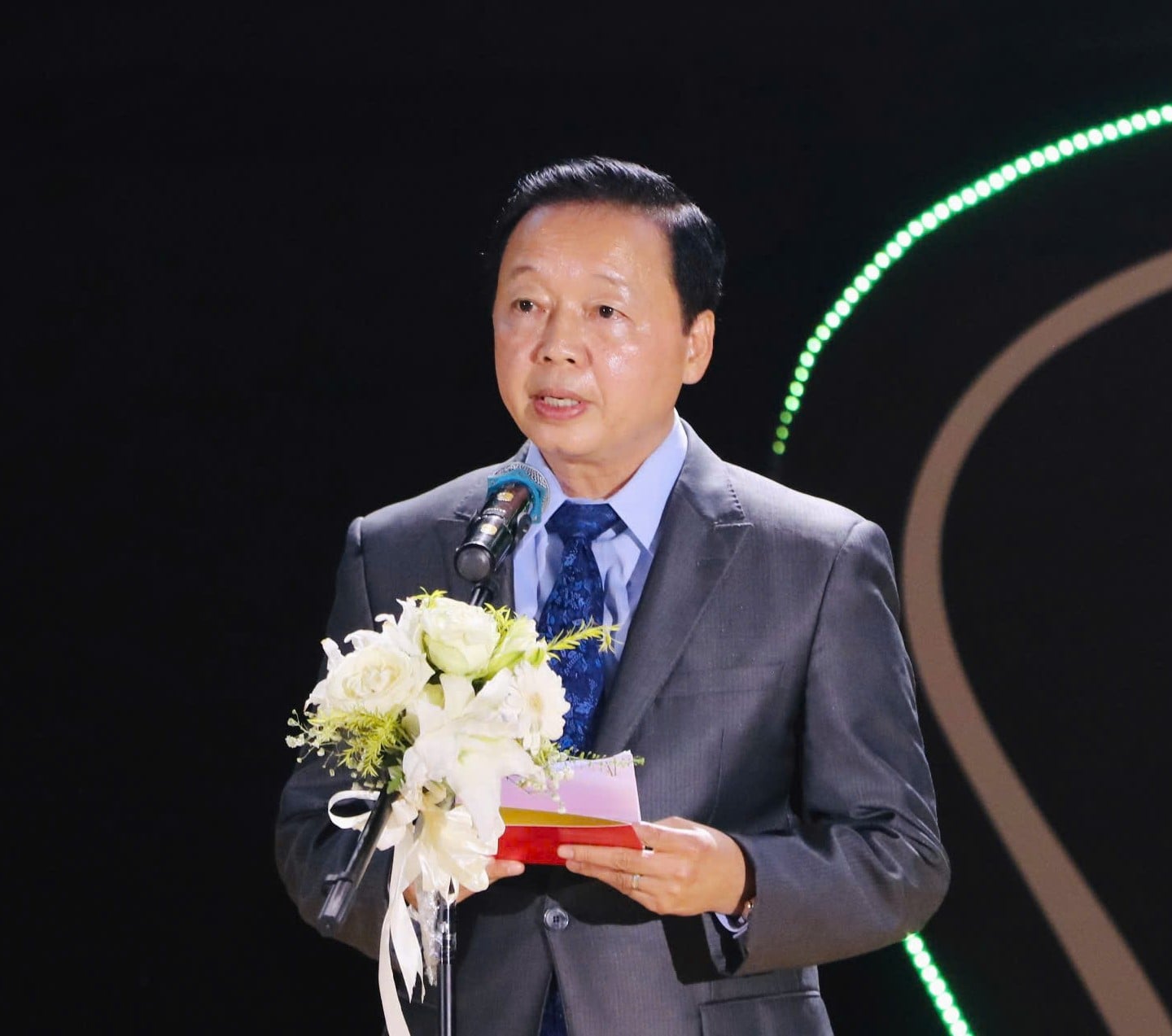 Anh: Nguyen Truong