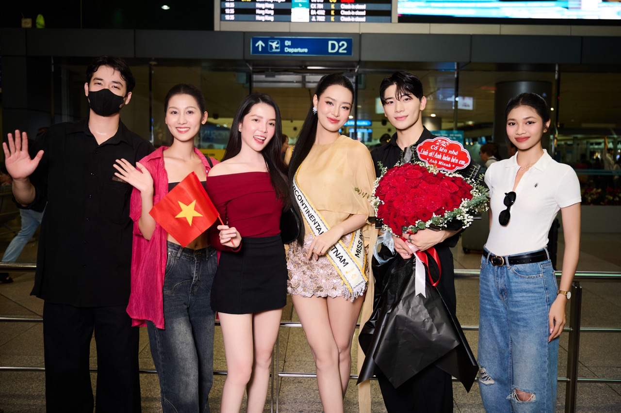 Friends came to see off runner-up Bui Khanh Linh at Miss Intercontinental. Photo: Golden Lotus.