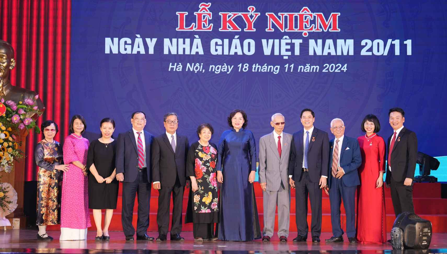 Leaders of Banking Academy through the years. Photo: Danh Trung.