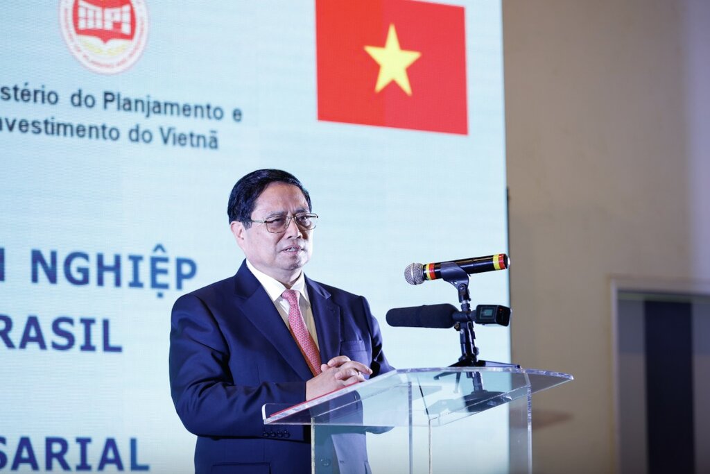 Prime Minister Pham Minh Chinh speaks at the Vietnam - Brazil Business Forum. Photo: VGP