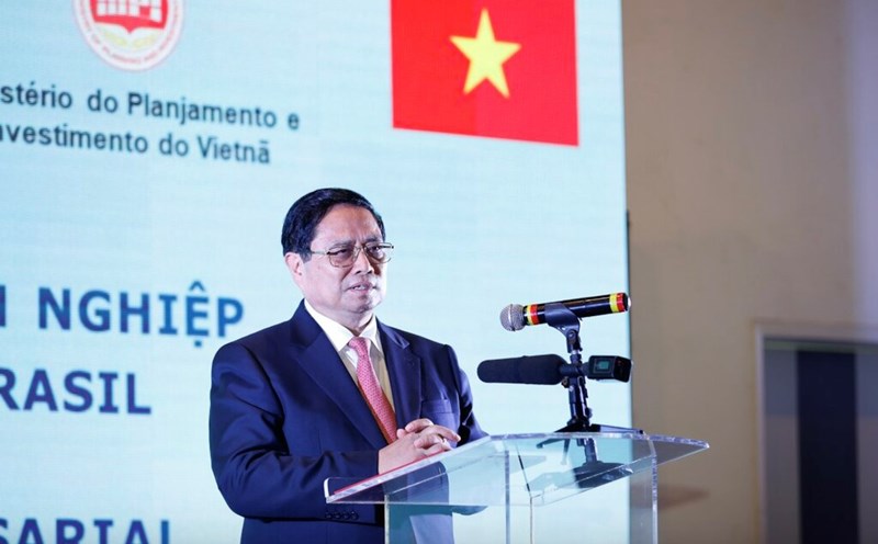 Prime Minister Pham Minh Chinh speaks at the Vietnam - Brazil Business Forum. Photo: VGP