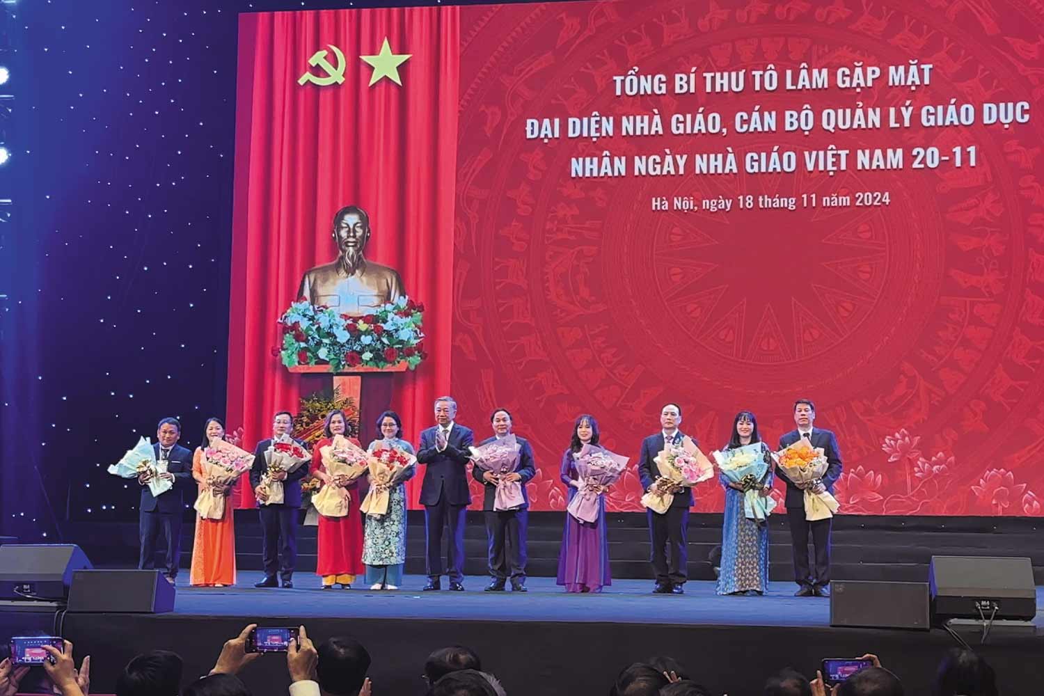 General Secretary To Lam sends message to teachers on the occasion of November 20