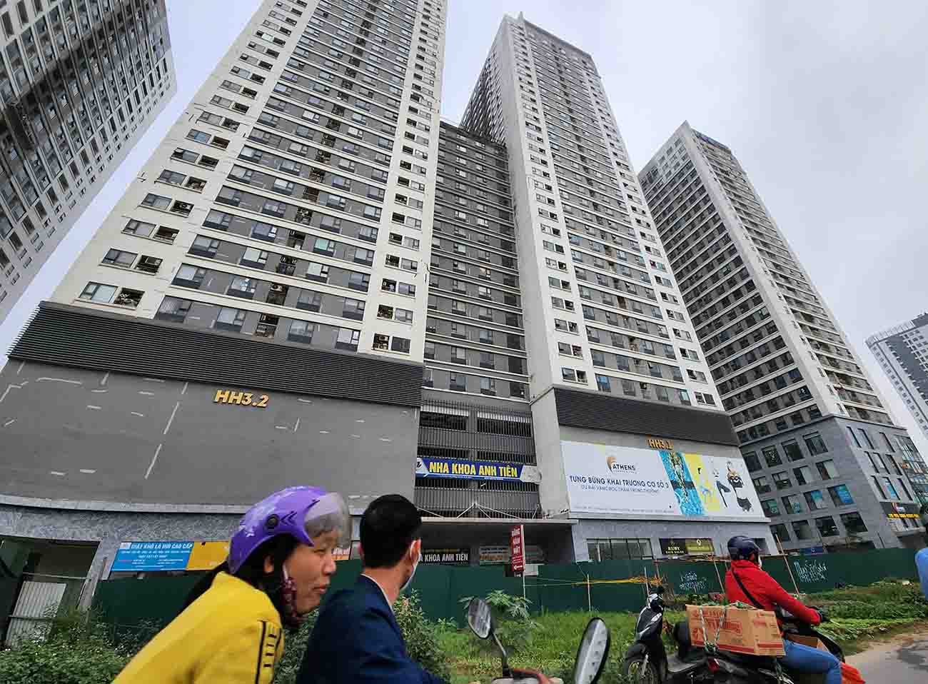 High apartment prices are making the dream of owning a home increasingly difficult for many people. Photo: Cao Nguyen.
