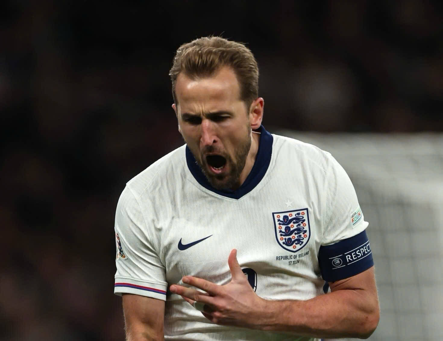 Harry Kane du ghi ban nhung da bo lo nhieu co hoi truoc Ireland.  Anh: England Football Team