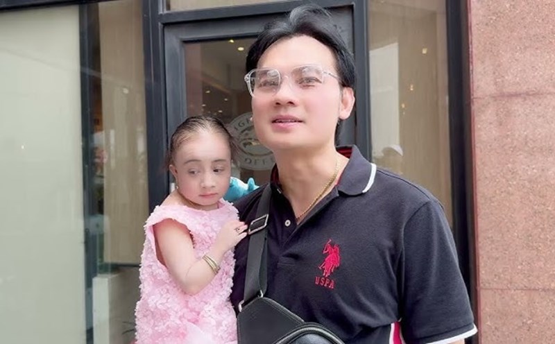 Meritorious Artist Kim Tieu Long's adopted daughter passed away. Photo: Artist provided.