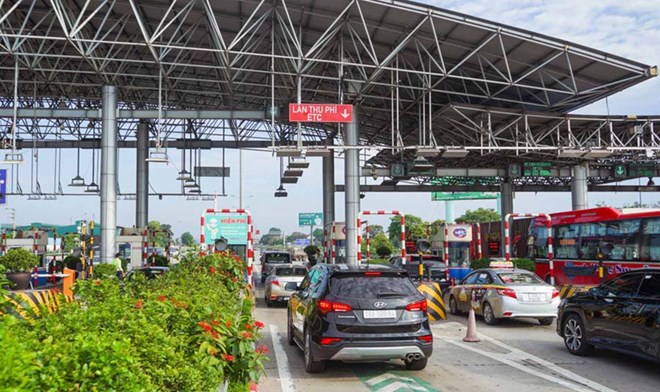 Toll station. Photo: Pham Dong
