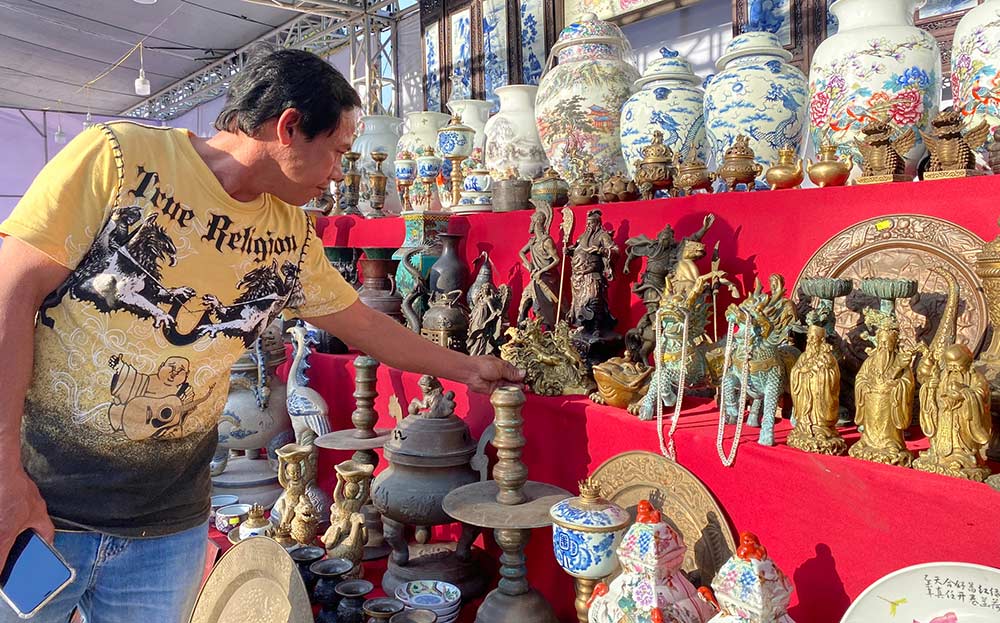 Da Nang Antique Market 2022. Photo: Linh Chi