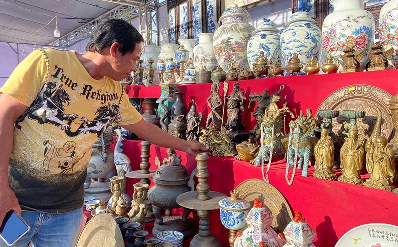 Da Nang Antique Market 2022. Photo: Linh Chi