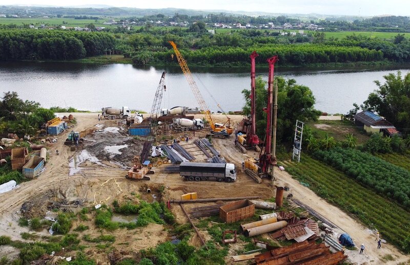 Site clearance for the Hoang Sa - Doc Soi road project in Quang Ngai is very slow. Photo: Vien Nguyen