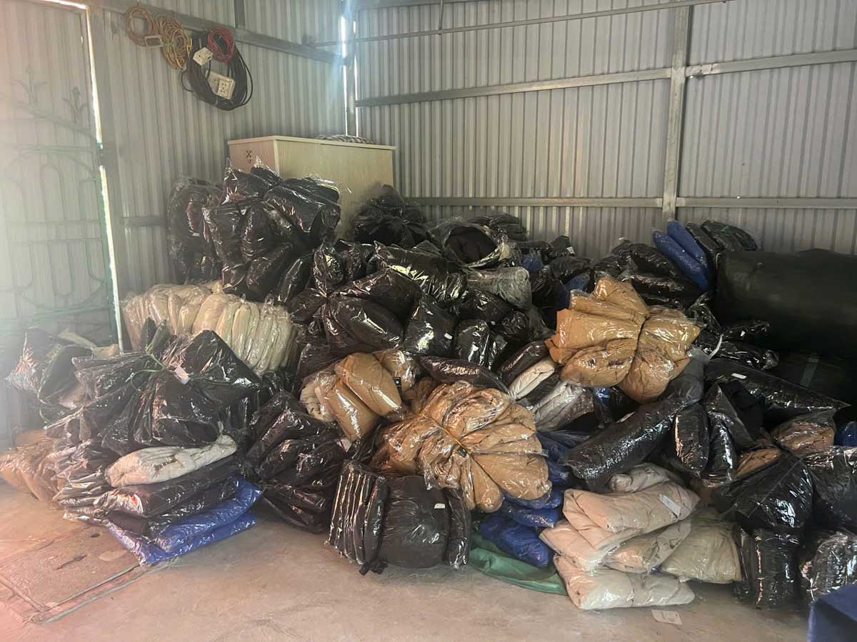 Puffer jackets of unknown origin. Photo: Market Management Department of Nam Dinh province