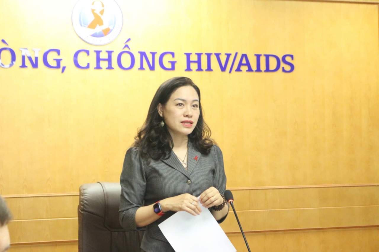 Associate Professor, Dr. Phan Thi Thu Huong, Director of the Department of HIV/AIDS Prevention, Ministry of Health, answered the press. Photo: Huong Giang