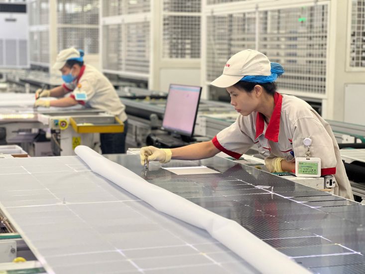Workers in Bac Giang Industrial Park during working hours. Photo: Mai Lien