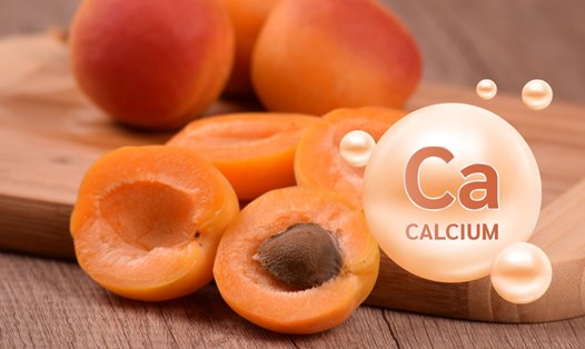 Quả mơ giàu canxi, tốt cho xương và răng. Đồ họa: Thanh Thanh