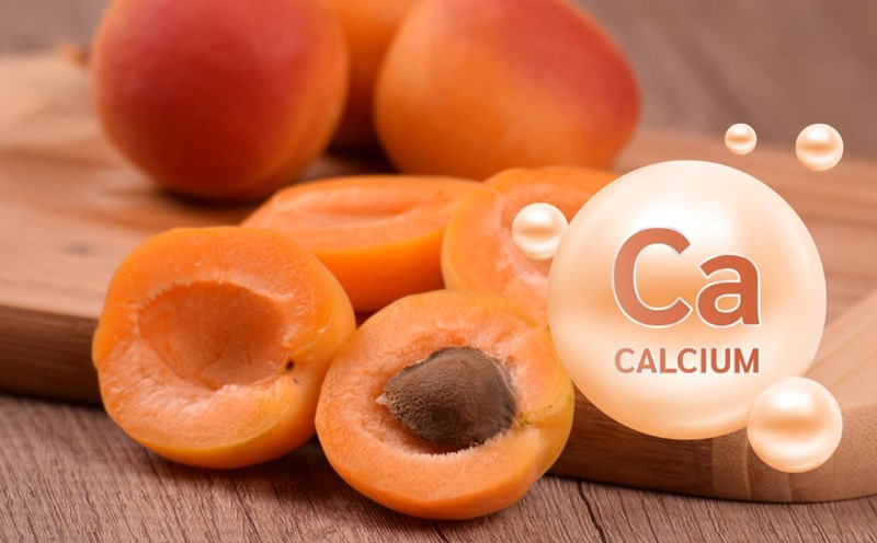 Apricots are rich in calcium, good for bones and teeth. Graphics: Thanh Thanh
