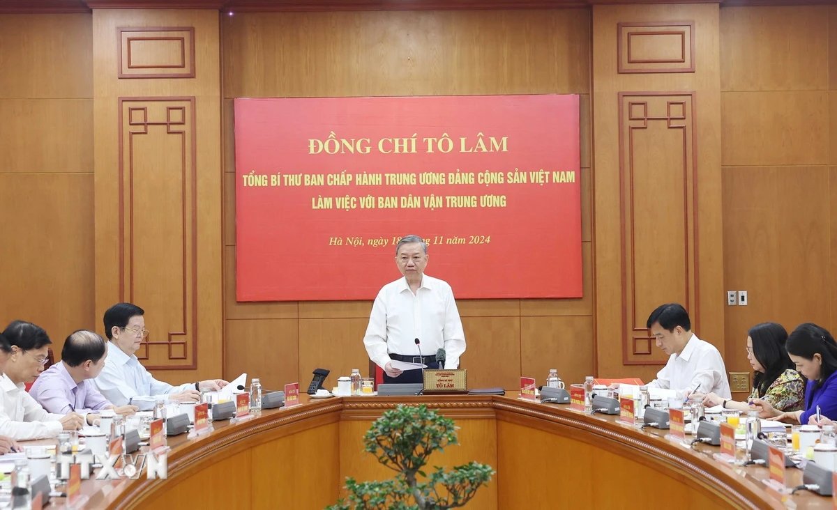 General Secretary To Lam gives instructions. Photo: Thong Nhat/VNA