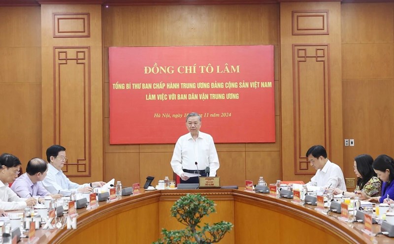 General Secretary To Lam gives instructions. Photo: Thong Nhat/VNA