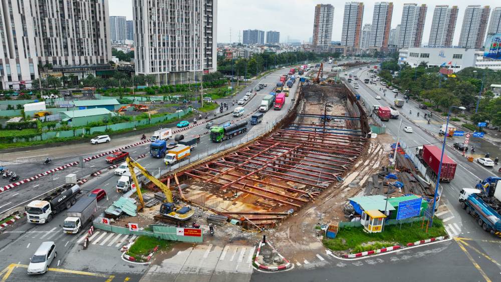 Construction of An Phu intersection project (Thu Duc City). Photo: Anh Tu