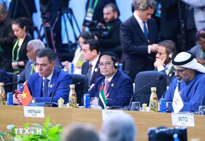 Prime Minister Pham Minh Chinh attends a discussion session on the fight against poverty at the G20 Summit in Brazil. Photo: VNA