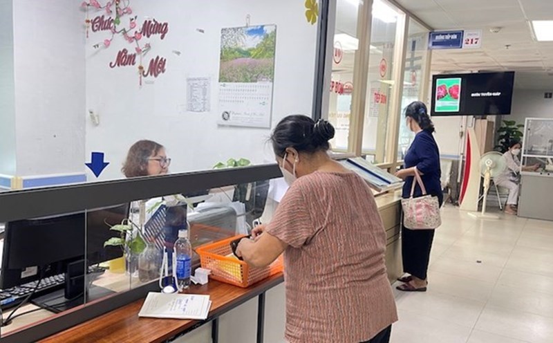 Local social insurance agencies regularly urge businesses to resolve long-standing social insurance debt. Photo: Ha Anh