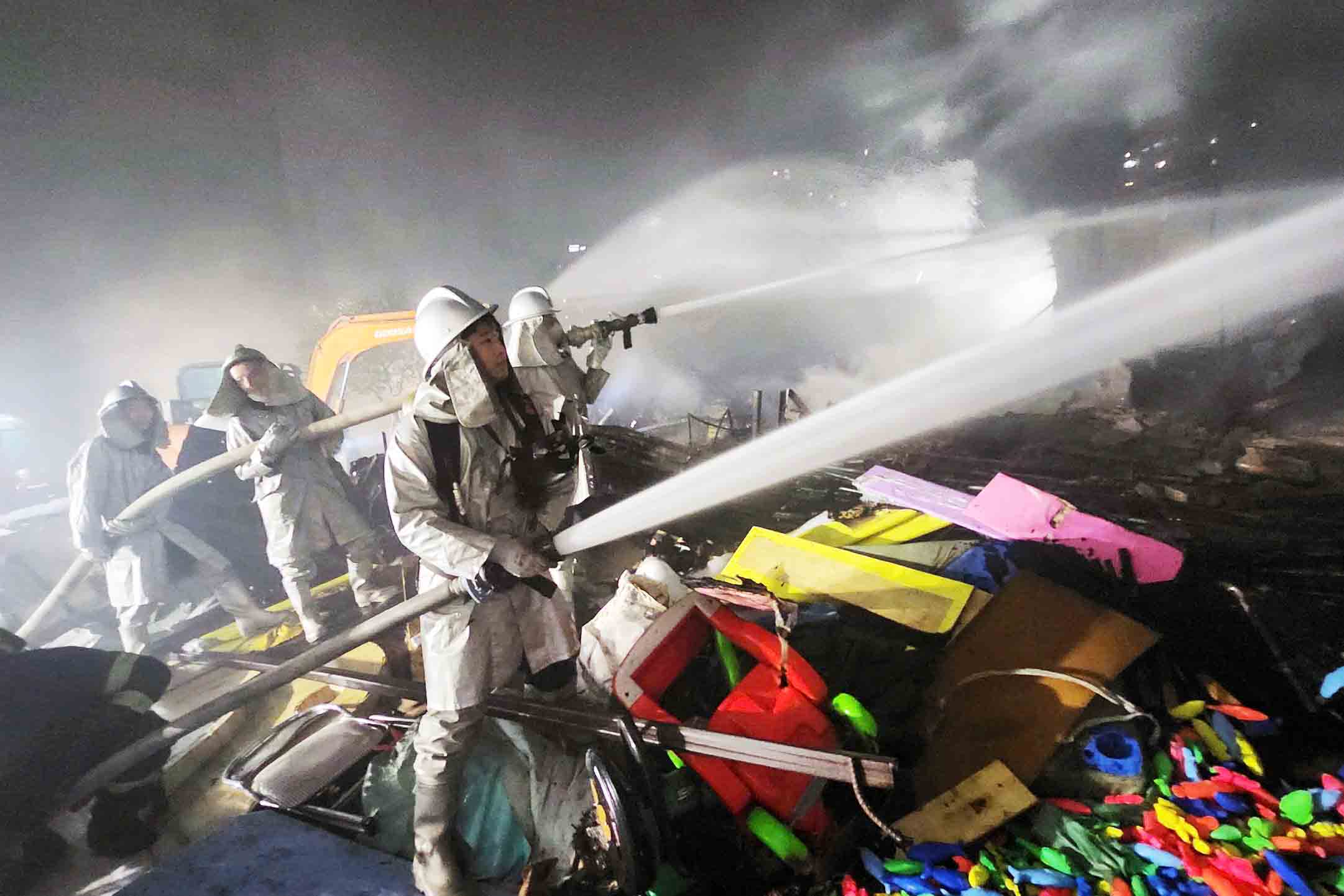 Firefighting efforts encountered many difficulties. Photo: Provided by the police