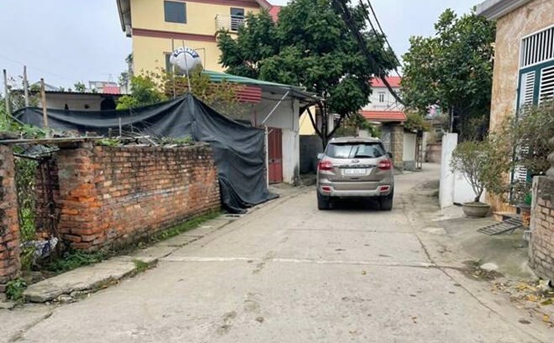 The land segment in the suburbs of Hanoi is attracting a lot of attention. Photo: Thu Giang