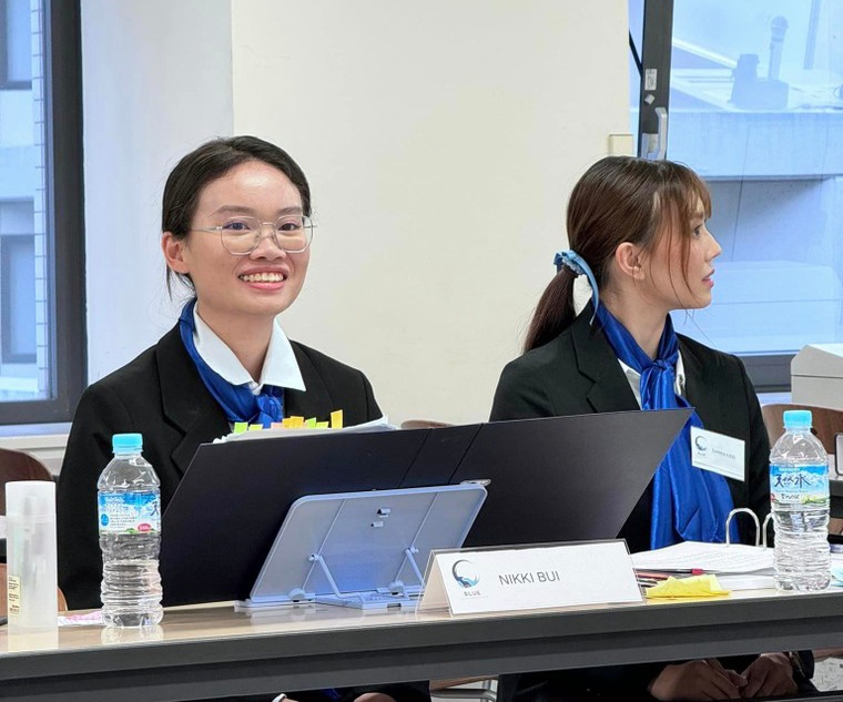 Nu sinh Bui Vu Yen Nhi.