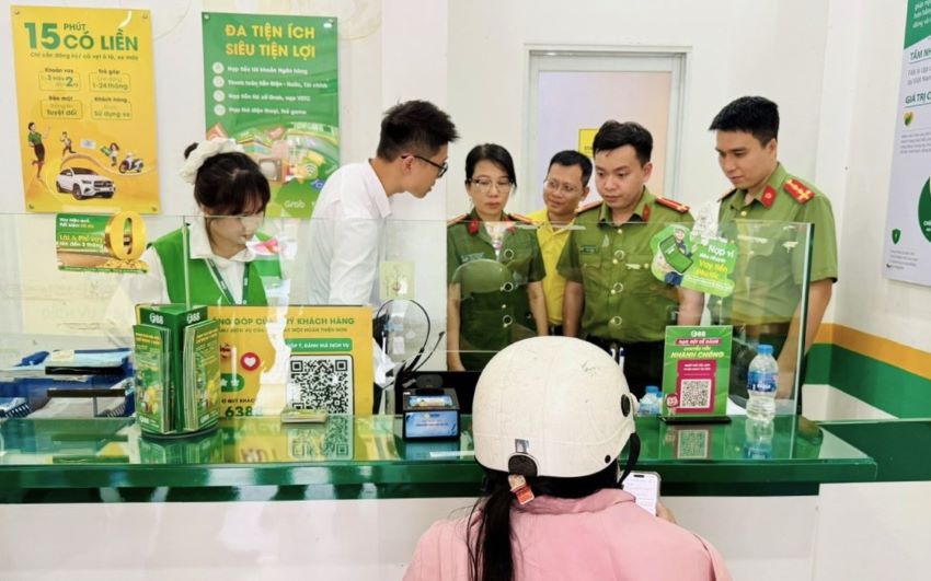 F88's leaders said that the implementation of digital customer authentication activities has affirmed F88's spirit of compliance with the law and proactive support for authorities to ensure local security and order. Photo: F88