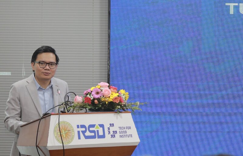 Mr. Keith Detros - Program Manager at TFGI Institute - speaking at the workshop "From Technology for Growth to Technology for Community: Ready to Participate Effectively in the Digital Economy". Photo: VASS