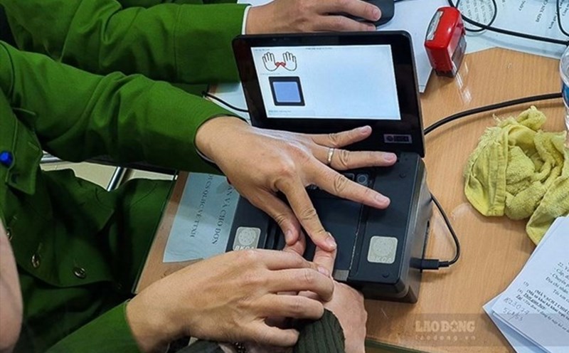 Issuing ID cards when there is a discrepancy in information with the information on the National Population Database has received attention from readers. Illustration photo: Phan Anh