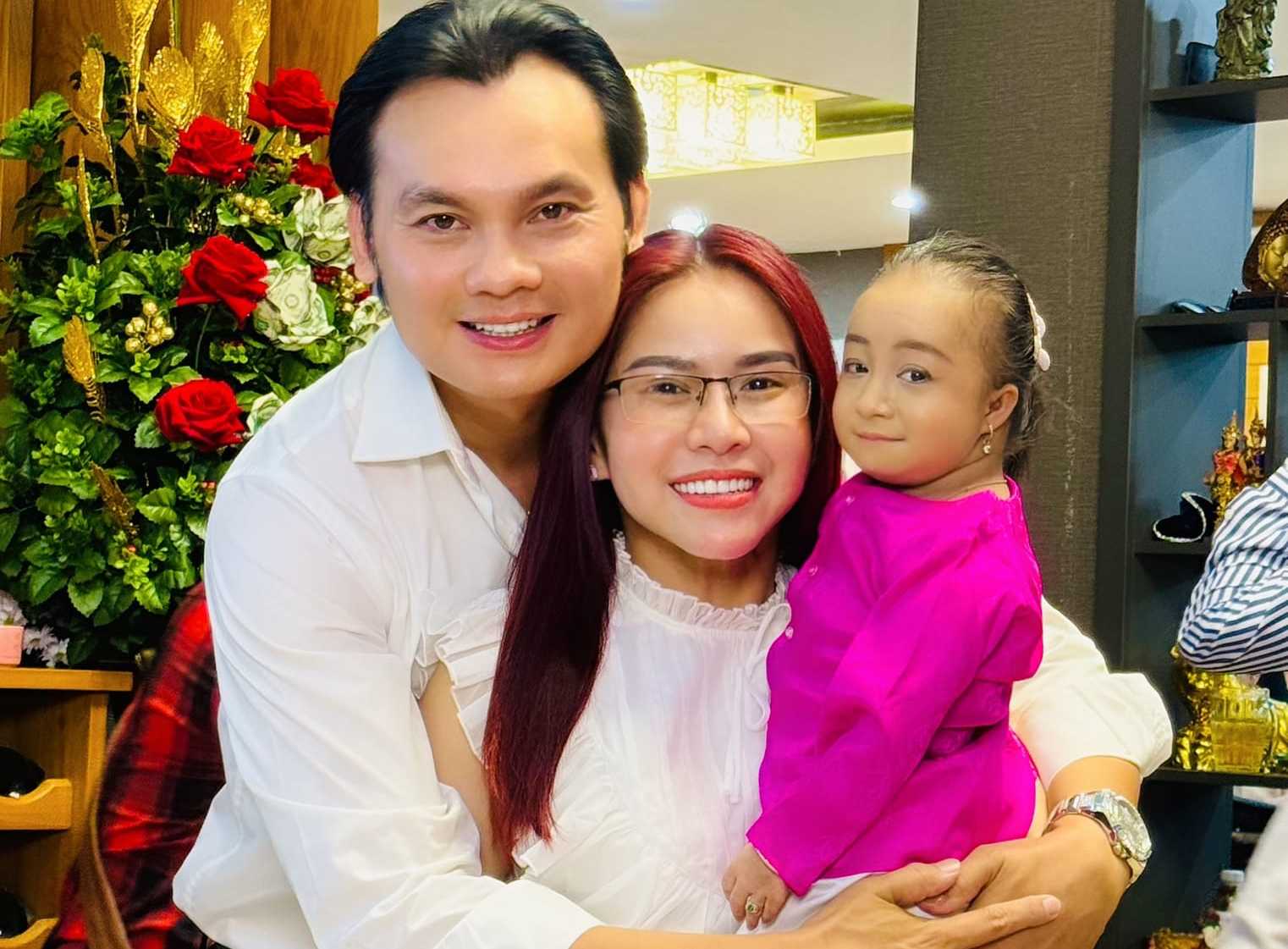 Binh Tinh with Kim Tieu Long's adopted daughter. Photo: Artist provided.