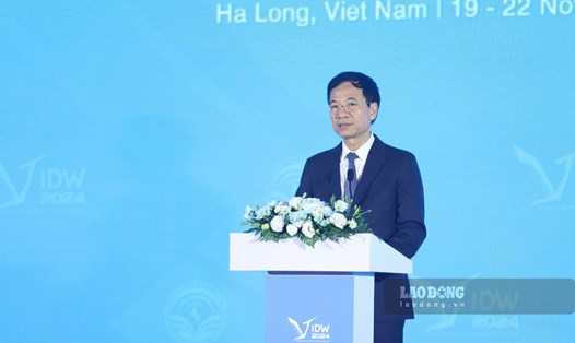 Bộ trưởng Bộ TTTT Nguyễn Mạnh Hùng phát biểu khai mạc sự kiện. Ảnh: Đoàn Hưng