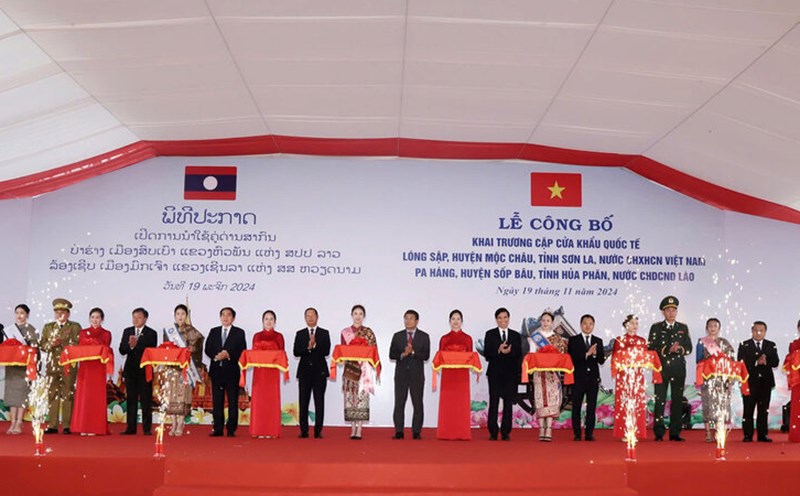 The ceremony to announce the opening of the Long Sap - Pa Hang international border gate pair. Photo: Anh Tuan