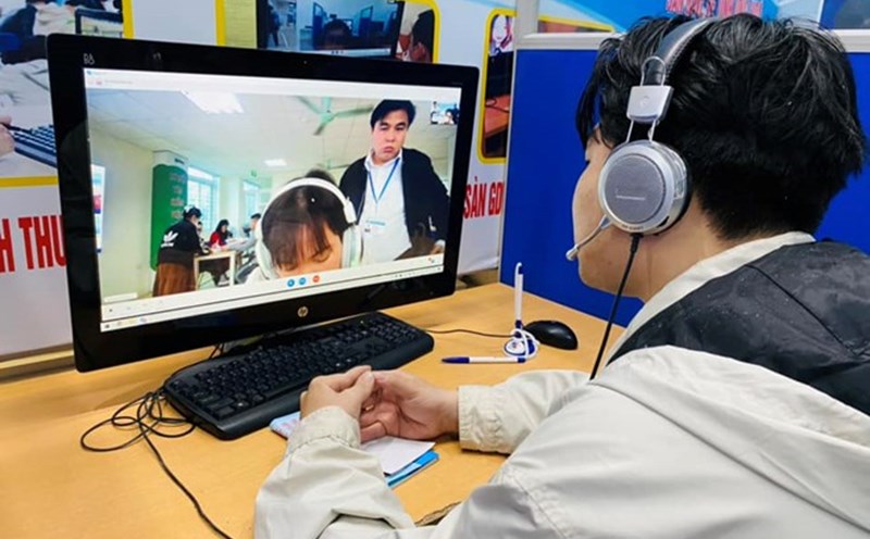 According to the Ministry of Home Affairs, policies are not enough to attract people with information technology qualifications. Illustration: Huong Nha