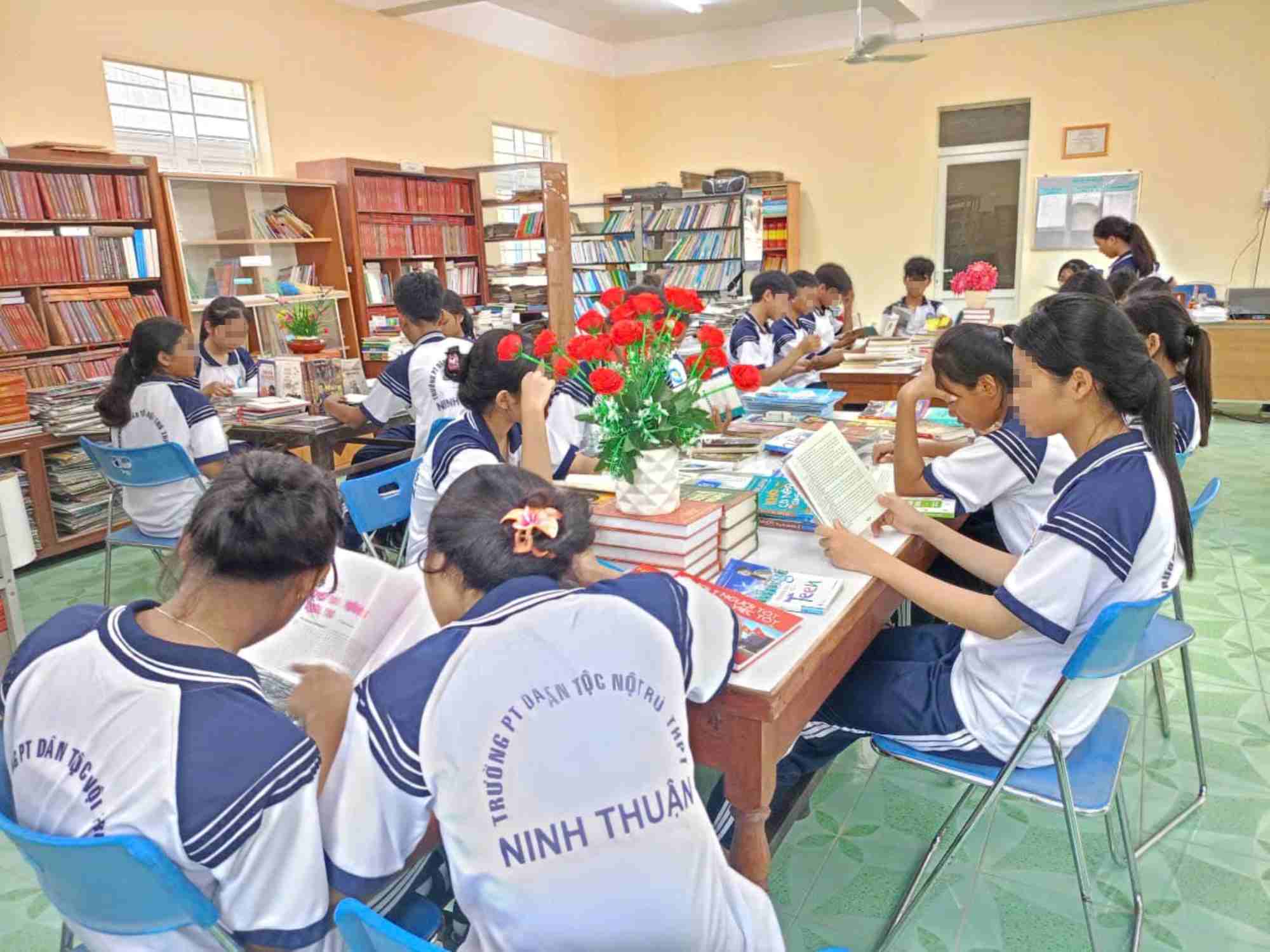 Students of Ninh Thuan Ethnic Minority Boarding High School read books in the renovated library. Photo: Ninh Thuan Ethnic Minority Boarding High School
