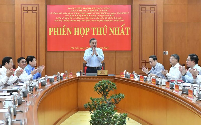 General Secretary To Lam chaired the first meeting of the Central Steering Committee on continuing to innovate and reorganize the political system to be streamlined and operate effectively and efficiently. Photo: Dang Khoa