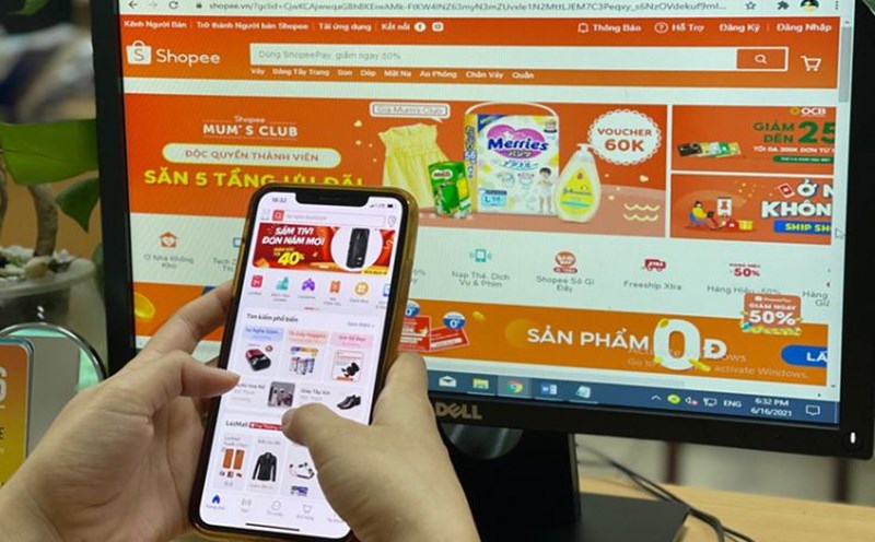 E-commerce platforms paying taxes on behalf of sellers is a step forward in tax management. Photo: Cao Nguyen