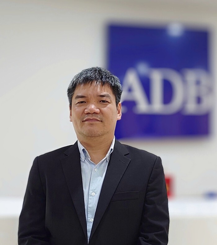 Ong Nguyen Ba Hung, Chuyen gia Kinh te truong tai Viet Nam, Ngan hang Phat trien Chau A. Anh: BTC.