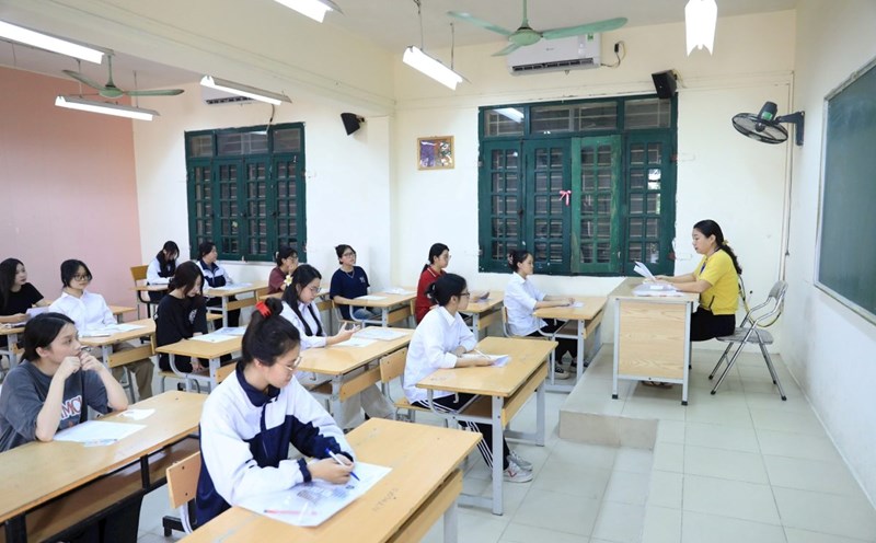 The National Assembly will discuss the draft Law on Teachers, including salary and allowance policies. Photo: Thong Nhat