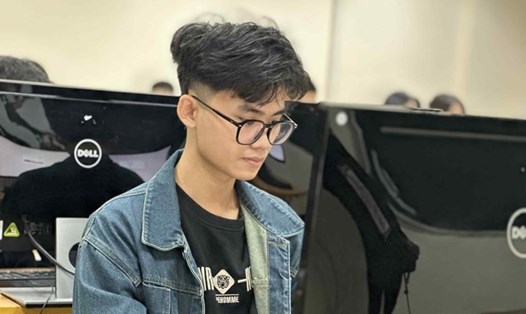 Thí sinh tham dự kỳ thi đánh giá tư duy của Đại học Bách khoa Hà Nội năm 2024. Ảnh: Vân Trang