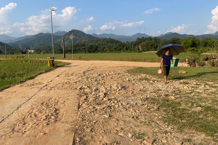 He thong duong giao thong nut vo, xuong cap can tu sua. Anh: Dinh Dai