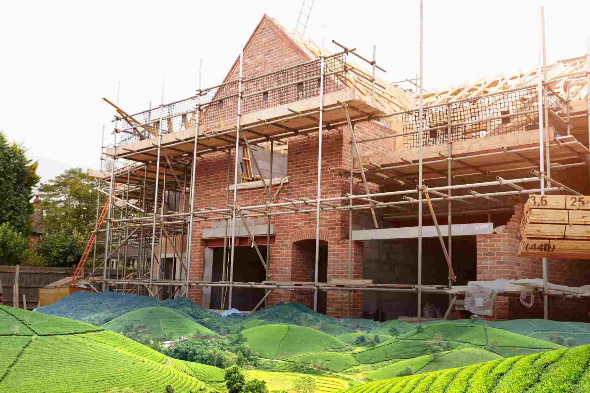 Taking agricultural land to build a house will not be demolished if paying fine?