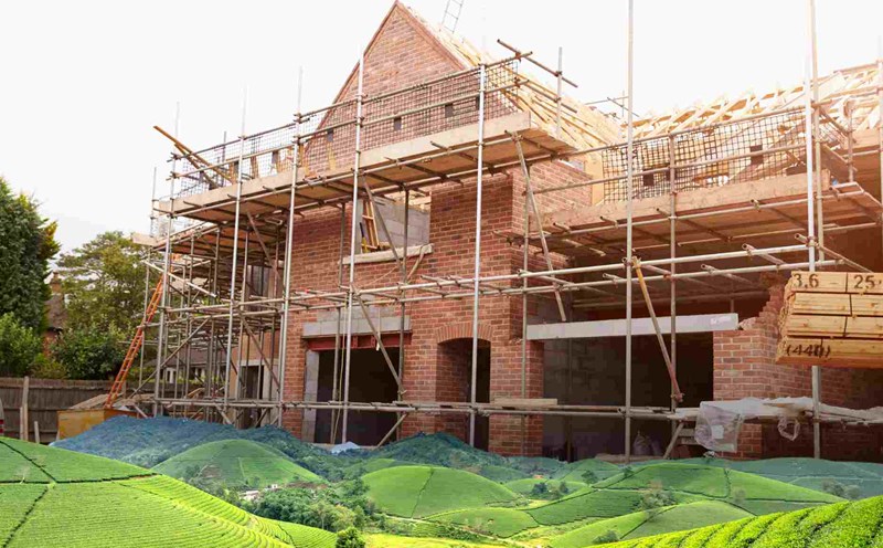 Taking agricultural land to build a house will not be demolished if paying fine?