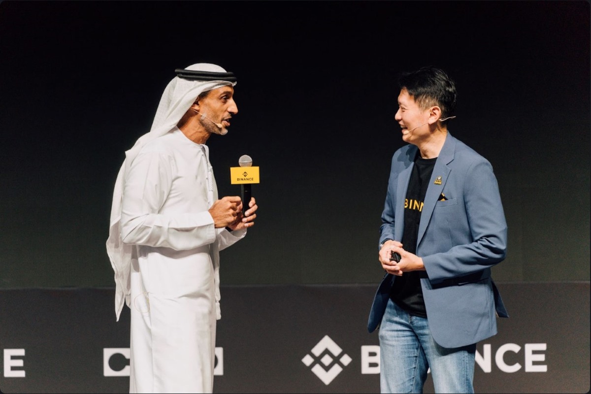 Khalfan Behoul, CEO cua Dubai Future Foundation (trai) va Richard Teng, CEO Binance tai BBW 2024, dien ra tai Dubai. Anh: BBW