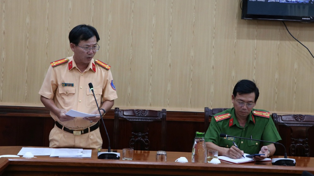 In addition to handling violations, the police also do a good job of disseminating and educating the law to students. Photo: Tien Dung