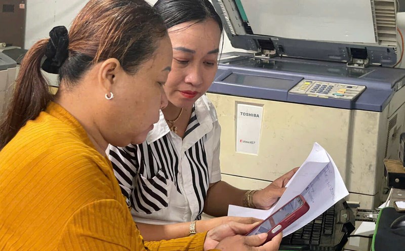 People of Hoa Minh ward actively responded to the digital transformation route model. Photo: Mai Huong
